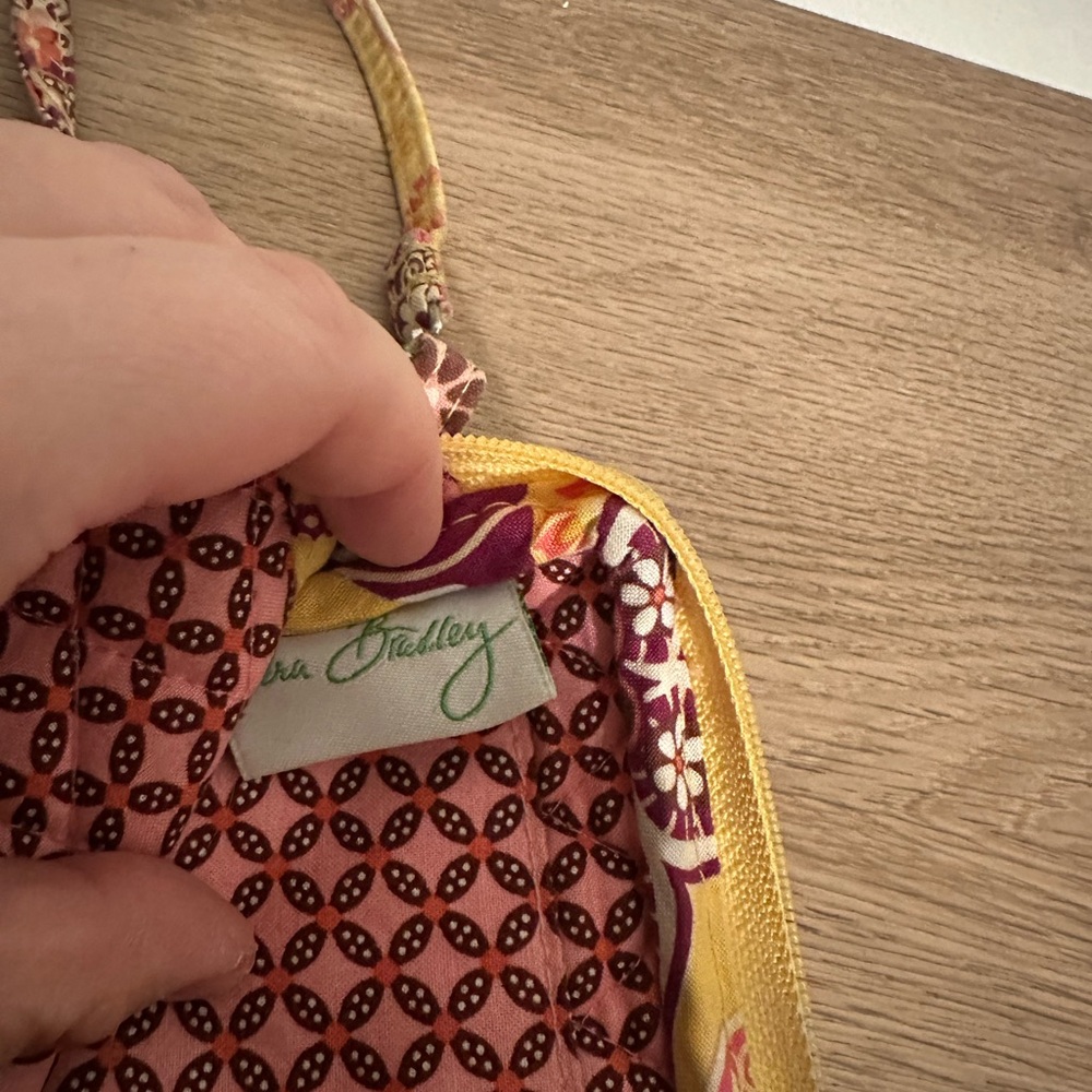 Vera Bradley RETIRED print Bali gold wristlet - Picture 4 of 5